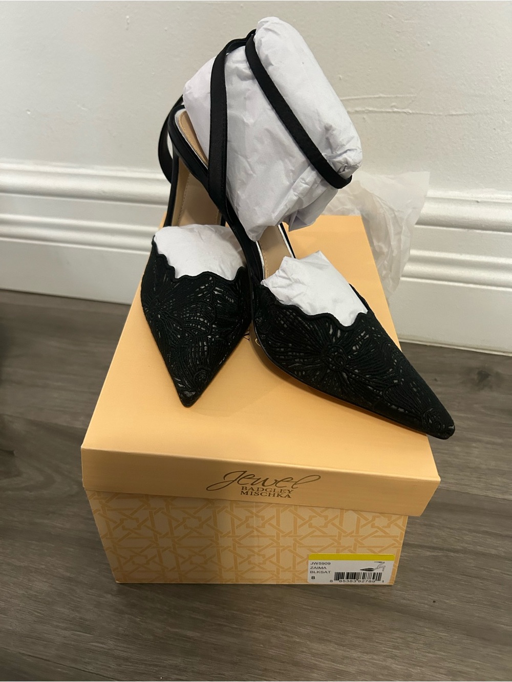 Jewel Badgley Mischka Black Lace Pointed Toe Pumps,Brand New size 8